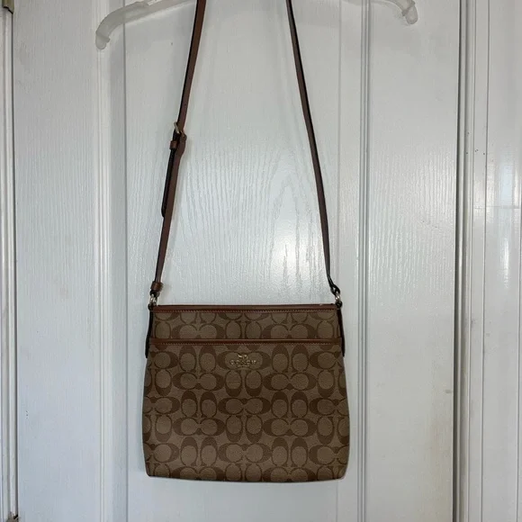Coach crossbody purse - Picture 2 of 10